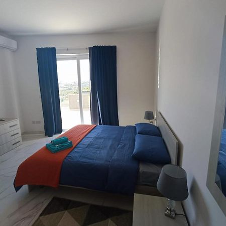 Blu-M Central Qormi Exteriör bild