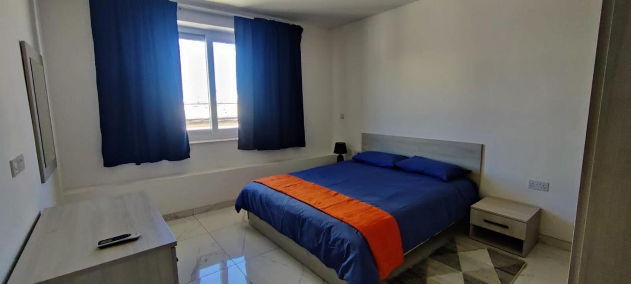 Blu-M Central Qormi Exteriör bild