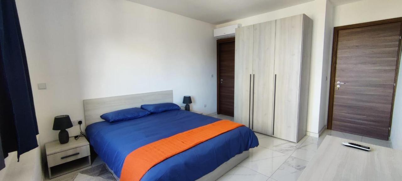 Blu-M Central Qormi Exteriör bild