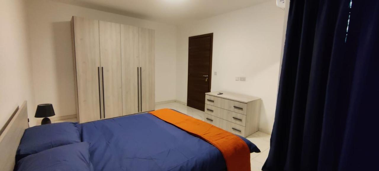 Blu-M Central Qormi Exteriör bild