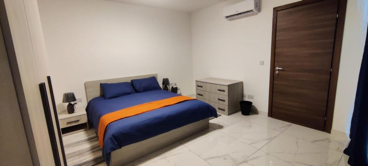Blu-M Central Qormi Exteriör bild