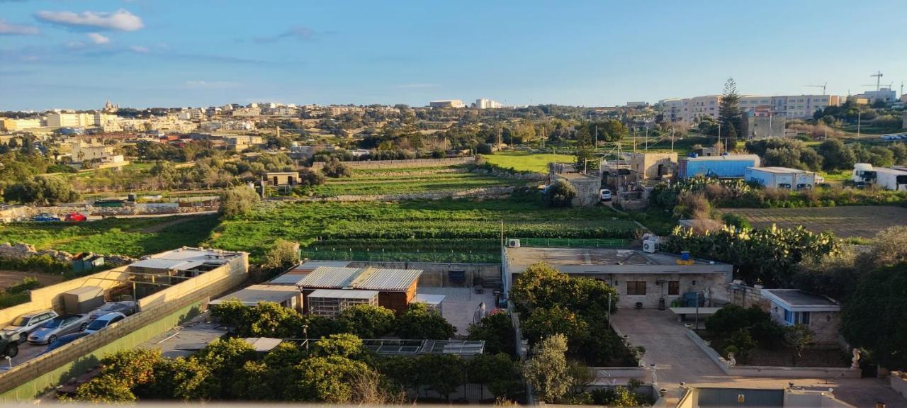 Blu-M Central Qormi Exteriör bild