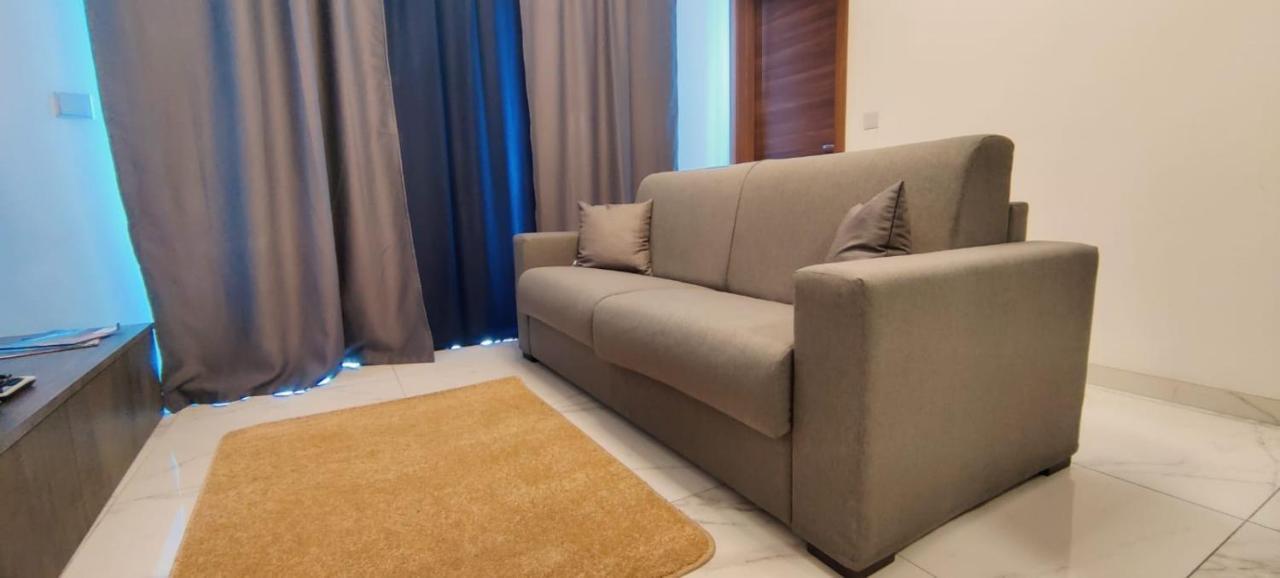 Blu-M Central Qormi Exteriör bild