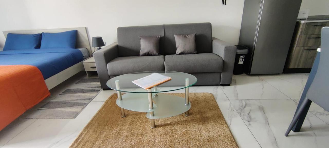 Blu-M Central Qormi Exteriör bild
