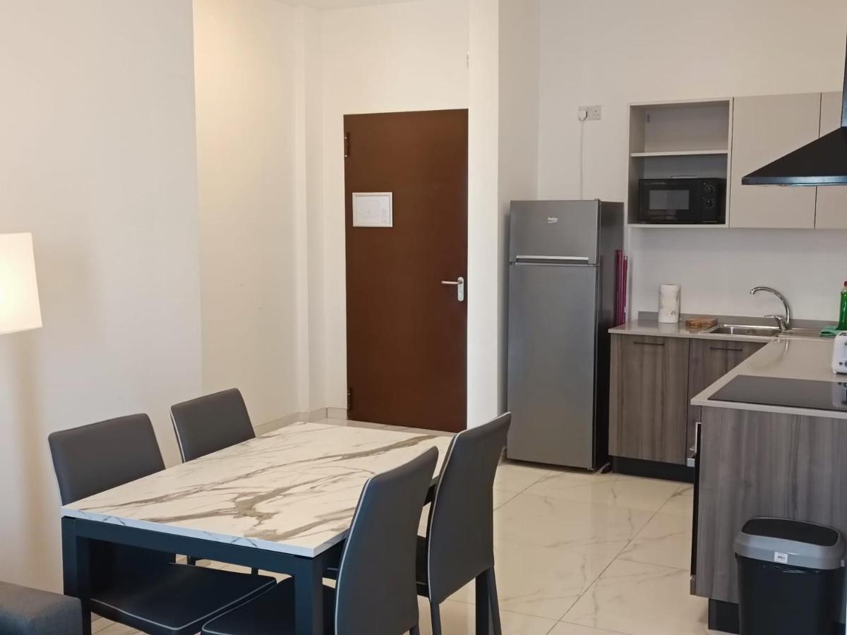Blu-M Central Qormi Exteriör bild