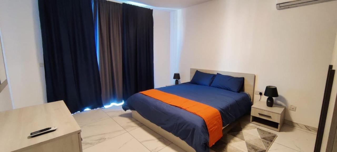 Blu-M Central Qormi Exteriör bild