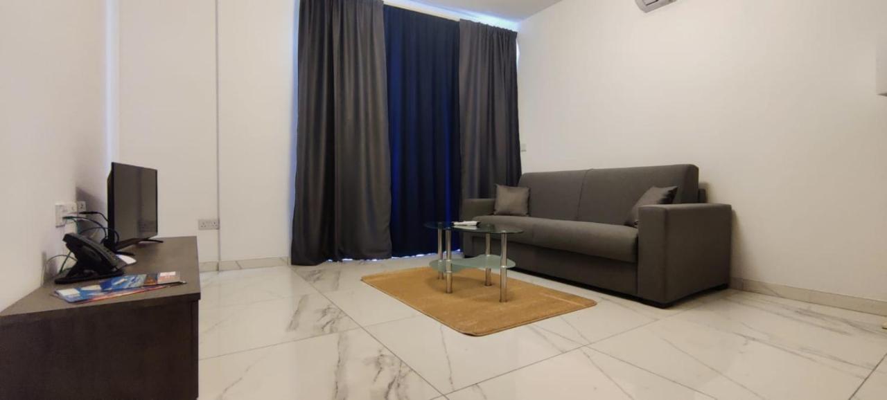 Blu-M Central Qormi Exteriör bild