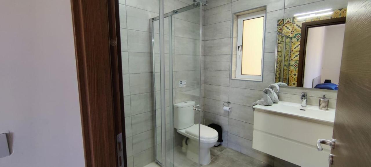 Blu-M Central Qormi Exteriör bild