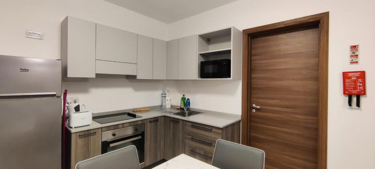 Blu-M Central Qormi Exteriör bild
