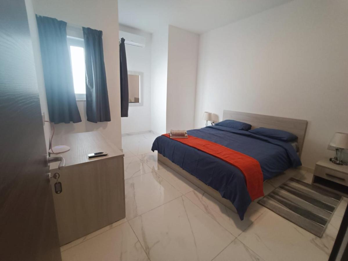 Blu-M Central Qormi Exteriör bild